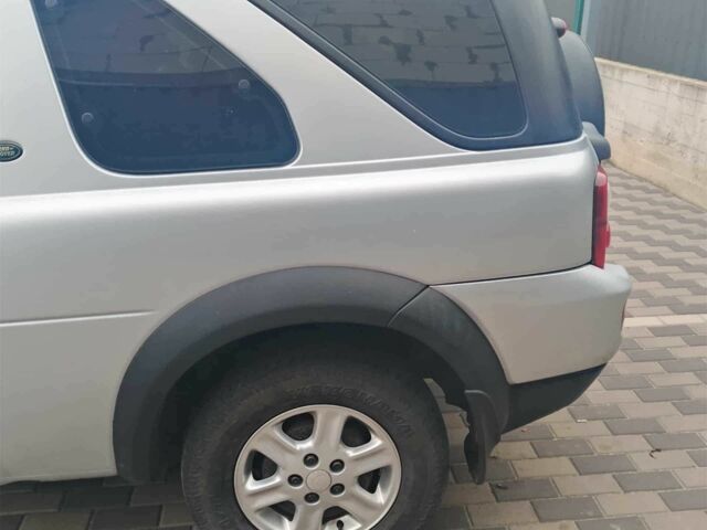 Ленд Ровер Фрилендер 2004 в Нежине на Automoto.ua Серый Ленд Ровер Фрилендер, объемом двигателя 2 л и пробегом 298 тыс. км за 7600 $, фото 4 на Automoto.ua