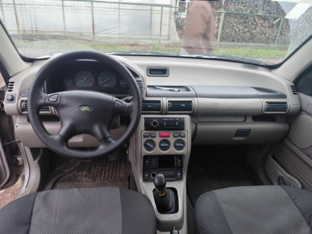Сірий Ленд Ровер Freelander, об'ємом двигуна 2 л та пробігом 340 тис. км за 2100 $, фото 2 на Automoto.ua