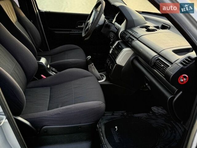 Серый Ленд Ровер Фрилендер, объемом двигателя 1.95 л и пробегом 323 тыс. км за 6000 $, фото 15 на Automoto.ua