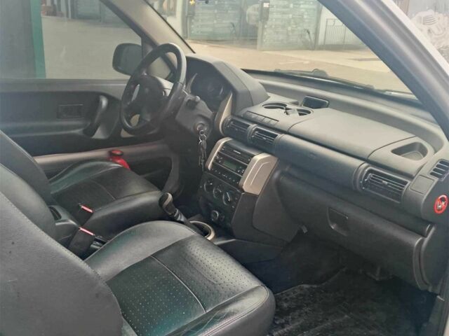 Ленд Ровер Фрилендер 2004 в Нежине на Automoto.ua Серый Ленд Ровер Фрилендер, объемом двигателя 2 л и пробегом 298 тыс. км за 7600 $, фото 5 на Automoto.ua