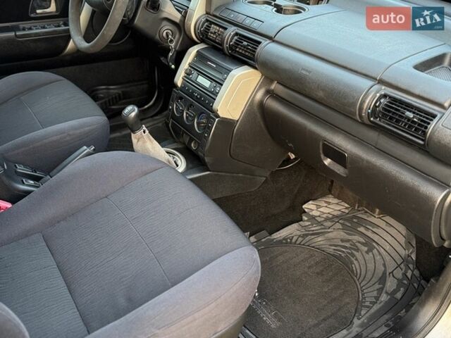 Серый Ленд Ровер Фрилендер, объемом двигателя 1.95 л и пробегом 323 тыс. км за 6000 $, фото 7 на Automoto.ua