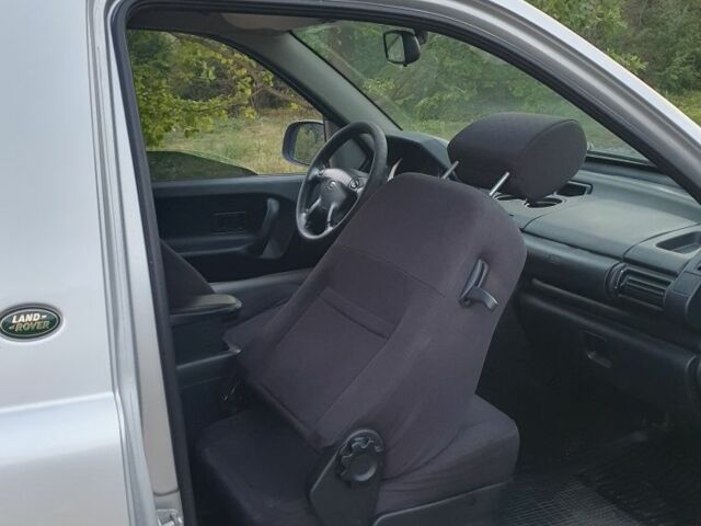 Сірий Ленд Ровер Freelander, об'ємом двигуна 2 л та пробігом 322 тис. км за 6205 $, фото 20 на Automoto.ua