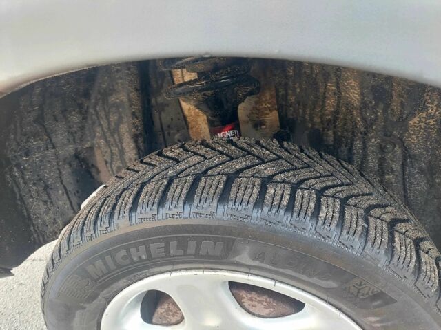 Серый Ленд Ровер Фрилендер, объемом двигателя 2 л и пробегом 310 тыс. км за 2750 $, фото 8 на Automoto.ua