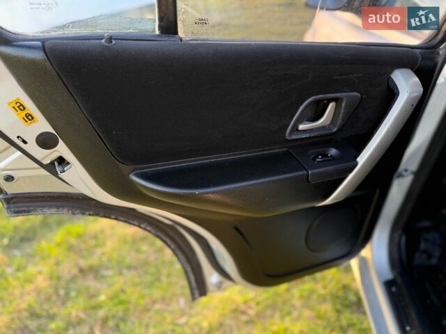 Серый Ленд Ровер Фрилендер, объемом двигателя 1.95 л и пробегом 323 тыс. км за 6000 $, фото 25 на Automoto.ua