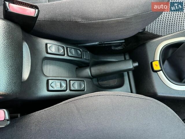 Сірий Ленд Ровер Freelander, об'ємом двигуна 2 л та пробігом 410 тис. км за 5200 $, фото 22 на Automoto.ua