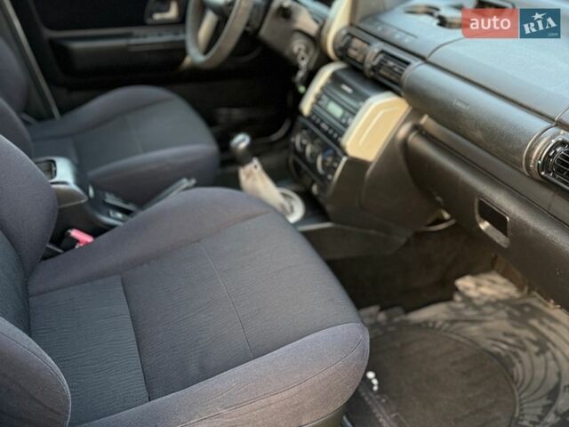 Серый Ленд Ровер Фрилендер, объемом двигателя 1.95 л и пробегом 323 тыс. км за 6000 $, фото 8 на Automoto.ua