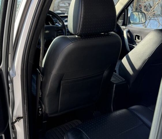 Серый Ленд Ровер Фрилендер, объемом двигателя 2 л и пробегом 205 тыс. км за 7999 $, фото 9 на Automoto.ua