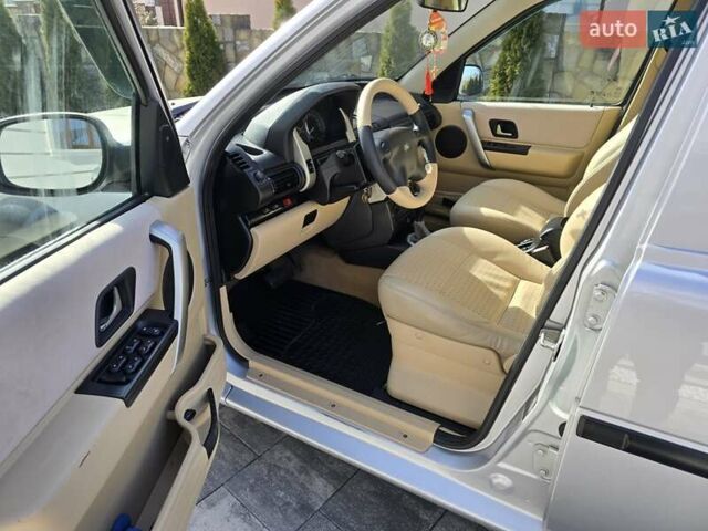 Сірий Ленд Ровер Freelander, об'ємом двигуна 1.95 л та пробігом 250 тис. км за 7650 $, фото 11 на Automoto.ua