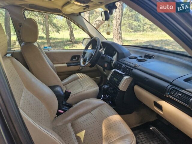 Сірий Ленд Ровер Freelander, об'ємом двигуна 2.5 л та пробігом 85 тис. км за 4700 $, фото 2 на Automoto.ua