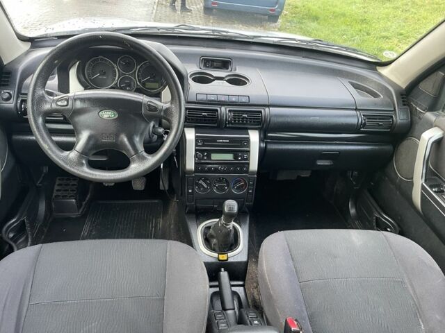 Серый Ленд Ровер Фрилендер, объемом двигателя 2 л и пробегом 290 тыс. км за 2750 $, фото 6 на Automoto.ua