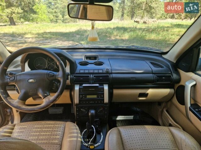 Сірий Ленд Ровер Freelander, об'ємом двигуна 2.5 л та пробігом 85 тис. км за 4700 $, фото 3 на Automoto.ua