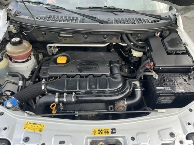 Серый Ленд Ровер Фрилендер, объемом двигателя 2 л и пробегом 290 тыс. км за 2750 $, фото 7 на Automoto.ua