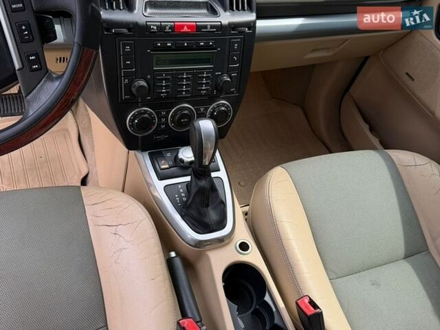 Сірий Ленд Ровер Freelander, об'ємом двигуна 2.2 л та пробігом 378 тис. км за 8999 $, фото 16 на Automoto.ua