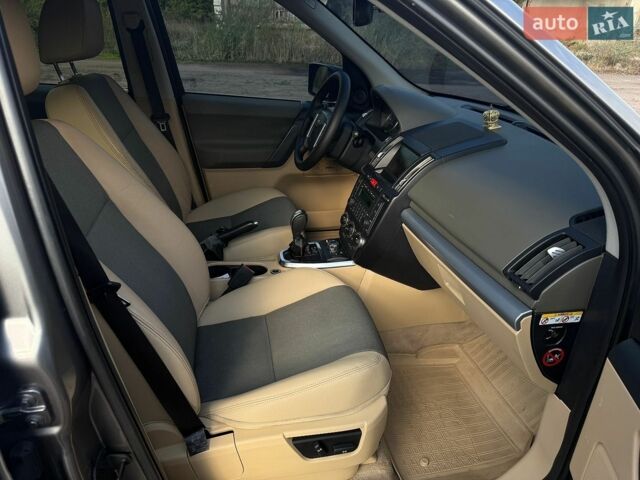 Сірий Ленд Ровер Freelander, об'ємом двигуна 2.18 л та пробігом 381 тис. км за 10599 $, фото 5 на Automoto.ua