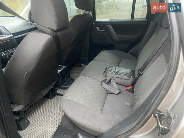 Серый Ленд Ровер Фрилендер, объемом двигателя 2.2 л и пробегом 210 тыс. км за 8000 $, фото 16 на Automoto.ua