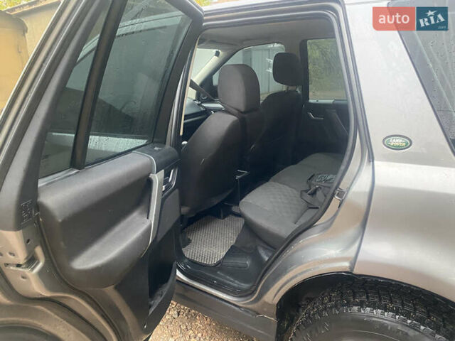 Серый Ленд Ровер Фрилендер, объемом двигателя 2.2 л и пробегом 210 тыс. км за 8000 $, фото 15 на Automoto.ua