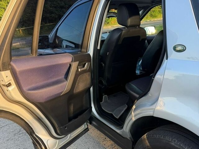 Сірий Ленд Ровер Freelander, об'ємом двигуна 3.19 л та пробігом 273 тис. км за 10000 $, фото 8 на Automoto.ua