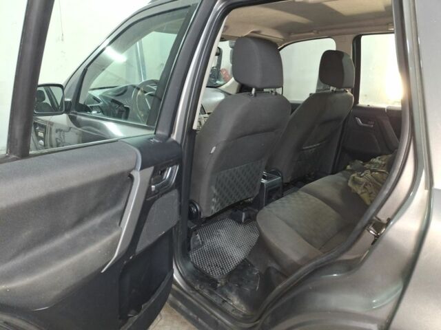 Серый Ленд Ровер Фрилендер, объемом двигателя 2.2 л и пробегом 170 тыс. км за 4976 $, фото 3 на Automoto.ua