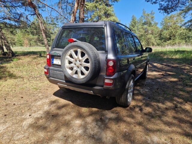 Серый Ленд Ровер Фрилендер, объемом двигателя 2.5 л и пробегом 87 тыс. км за 3400 $, фото 3 на Automoto.ua