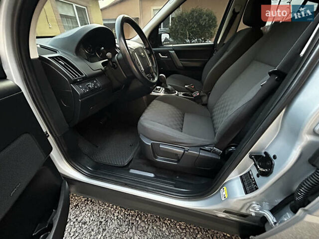 Сірий Ленд Ровер Freelander, об'ємом двигуна 2.2 л та пробігом 255 тис. км за 9900 $, фото 18 на Automoto.ua