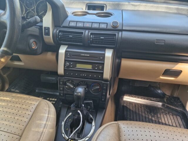 Серый Ленд Ровер Фрилендер, объемом двигателя 2.5 л и пробегом 87 тыс. км за 3400 $, фото 6 на Automoto.ua