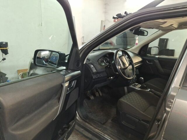 Серый Ленд Ровер Фрилендер, объемом двигателя 2.2 л и пробегом 170 тыс. км за 4976 $, фото 2 на Automoto.ua