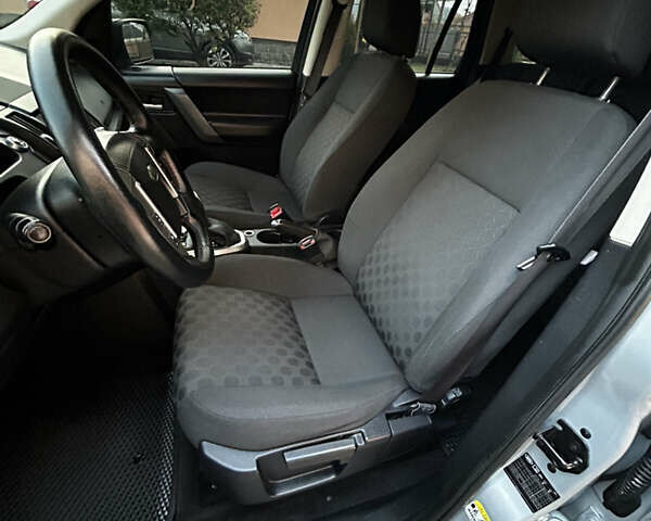 Сірий Ленд Ровер Freelander, об'ємом двигуна 2.2 л та пробігом 255 тис. км за 9900 $, фото 17 на Automoto.ua