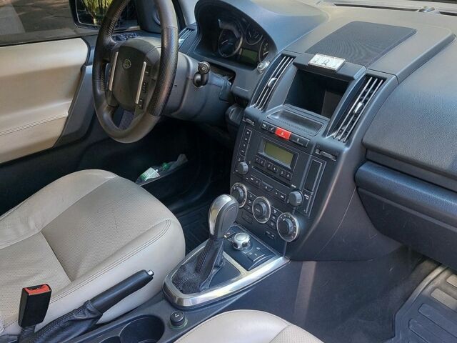 Сірий Ленд Ровер Freelander, об'ємом двигуна 2.2 л та пробігом 253 тис. км за 8900 $, фото 4 на Automoto.ua