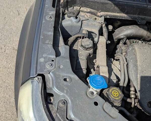 Сірий Ленд Ровер Freelander, об'ємом двигуна 2.18 л та пробігом 290 тис. км за 10200 $, фото 13 на Automoto.ua