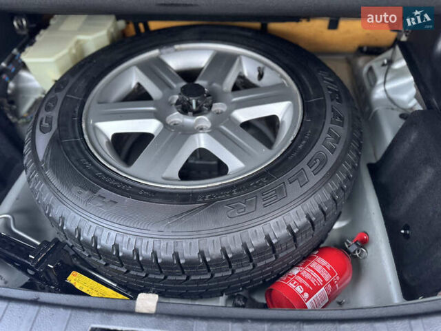 Серый Ленд Ровер Фрилендер, объемом двигателя 2.2 л и пробегом 229 тыс. км за 9450 $, фото 6 на Automoto.ua