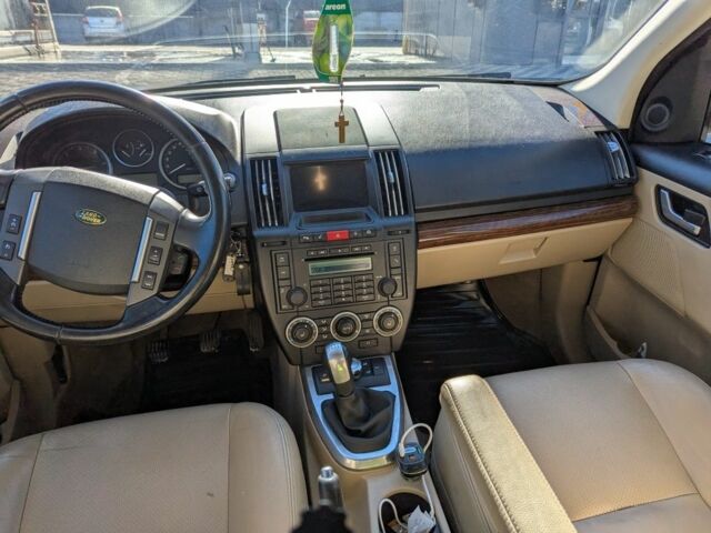 Серый Ленд Ровер Фрилендер, объемом двигателя 2.2 л и пробегом 299 тыс. км за 10600 $, фото 7 на Automoto.ua