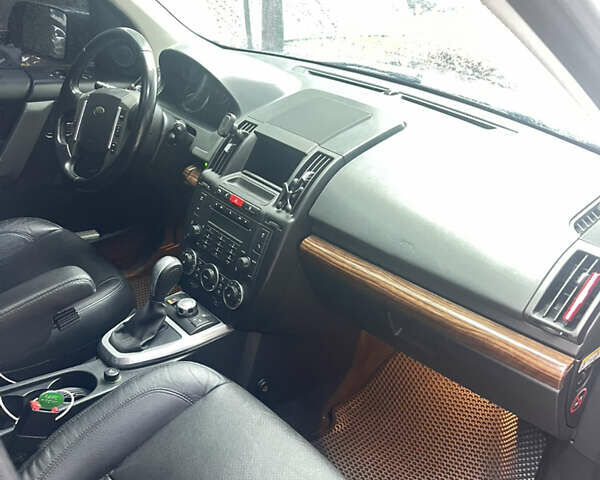 Серый Ленд Ровер Фрилендер, объемом двигателя 2.18 л и пробегом 230 тыс. км за 12000 $, фото 2 на Automoto.ua