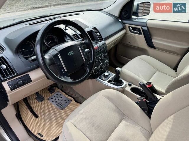 Серый Ленд Ровер Фрилендер, объемом двигателя 2.2 л и пробегом 291 тыс. км за 9800 $, фото 11 на Automoto.ua