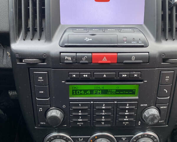 Сірий Ленд Ровер Freelander, об'ємом двигуна 2.18 л та пробігом 196 тис. км за 13500 $, фото 6 на Automoto.ua