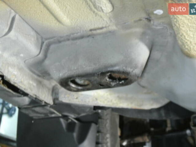 Серый Ленд Ровер Фрилендер, объемом двигателя 2.2 л и пробегом 149 тыс. км за 13500 $, фото 65 на Automoto.ua