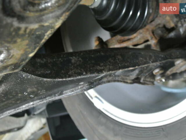 Серый Ленд Ровер Фрилендер, объемом двигателя 2.2 л и пробегом 149 тыс. км за 13500 $, фото 57 на Automoto.ua