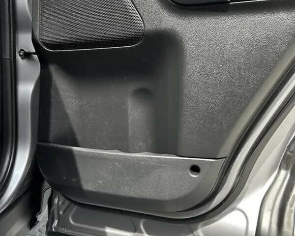 Серый Ленд Ровер Фрилендер, объемом двигателя 2 л и пробегом 277 тыс. км за 13000 $, фото 15 на Automoto.ua