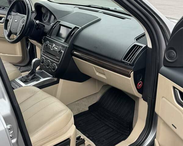 Серый Ленд Ровер Фрилендер, объемом двигателя 2 л и пробегом 193 тыс. км за 10900 $, фото 15 на Automoto.ua