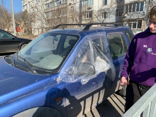 Синий Ленд Ровер Фрилендер, объемом двигателя 2 л и пробегом 350 тыс. км за 1000 $, фото 4 на Automoto.ua