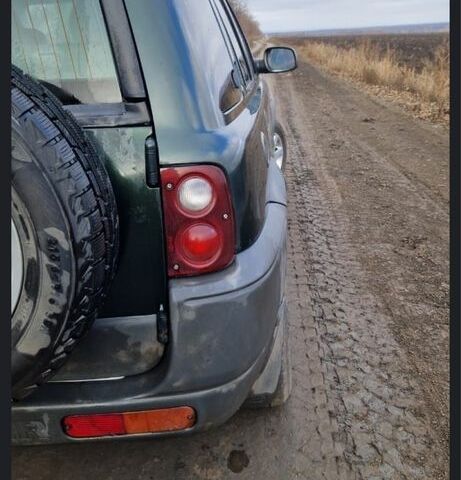 Зеленый Ленд Ровер Фрилендер, объемом двигателя 2 л и пробегом 300 тыс. км за 3000 $, фото 2 на Automoto.ua