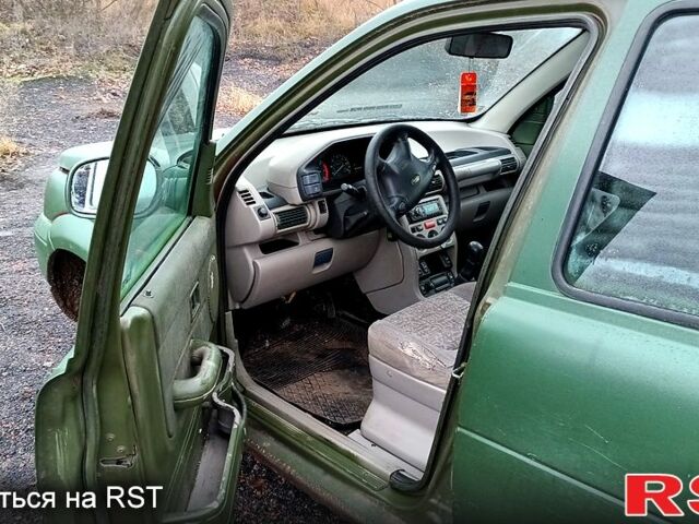 Зеленый Ленд Ровер Фрилендер, объемом двигателя 2 л и пробегом 123 тыс. км за 2500 $, фото 4 на Automoto.ua