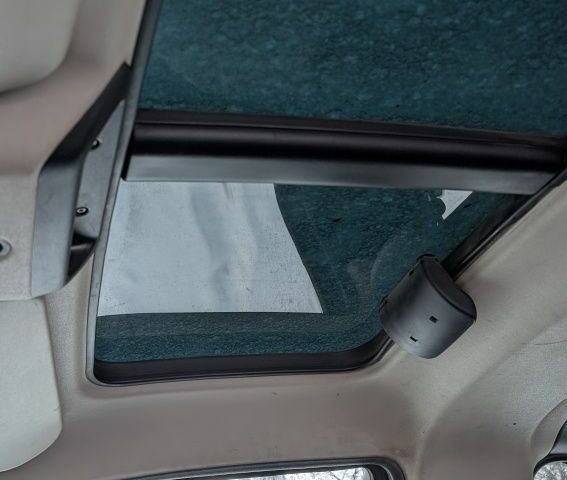 Зеленый Ленд Ровер Фрилендер, объемом двигателя 2 л и пробегом 375 тыс. км за 2370 $, фото 3 на Automoto.ua