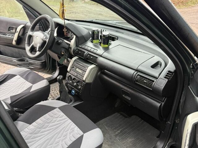 Зеленый Ленд Ровер Фрилендер, объемом двигателя 2 л и пробегом 216 тыс. км за 3329 $, фото 5 на Automoto.ua