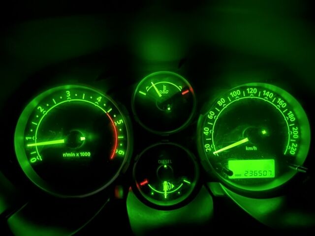 Зелений Ленд Ровер Freelander, об'ємом двигуна 2 л та пробігом 240 тис. км за 3300 $, фото 5 на Automoto.ua