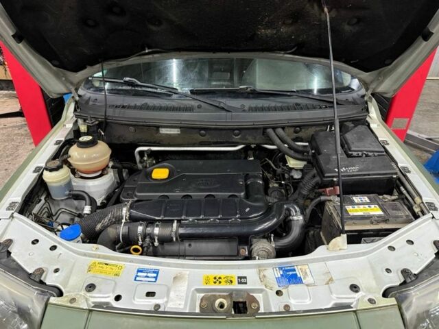 Зеленый Ленд Ровер Фрилендер, объемом двигателя 2 л и пробегом 291 тыс. км за 2550 $, фото 4 на Automoto.ua