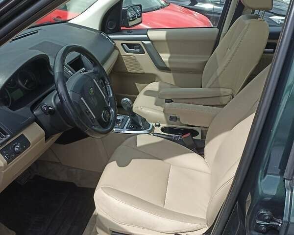 Зелений Ленд Ровер Freelander, об'ємом двигуна 2.2 л та пробігом 301 тис. км за 11499 $, фото 4 на Automoto.ua