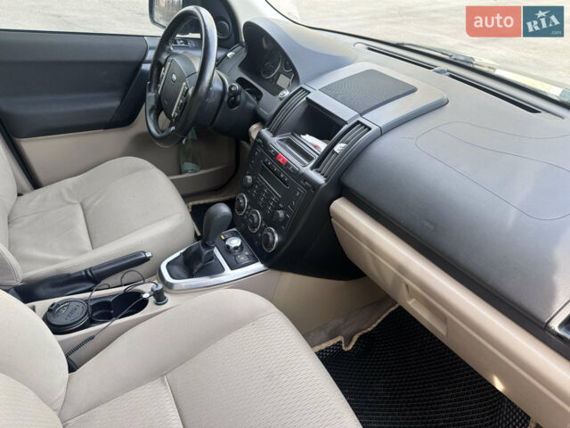 Зелений Ленд Ровер Freelander, об'ємом двигуна 2.18 л та пробігом 237 тис. км за 11700 $, фото 9 на Automoto.ua