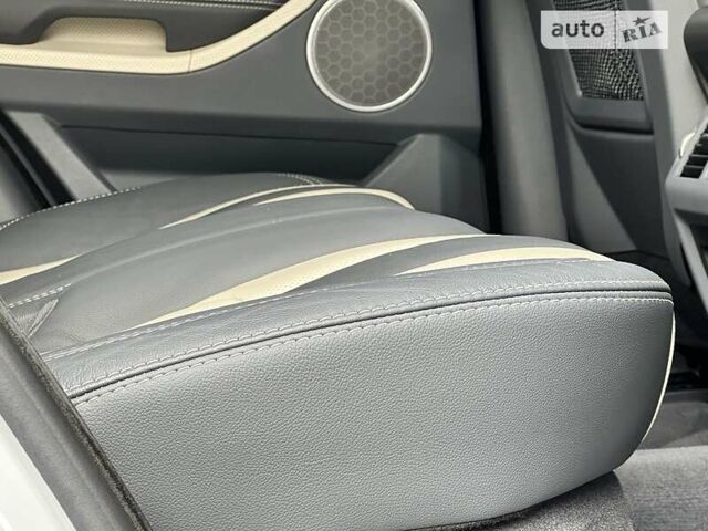 Білий Ленд Ровер Рендж Ровер Евок, об'ємом двигуна 2.2 л та пробігом 40 тис. км за 20500 $, фото 63 на Automoto.ua