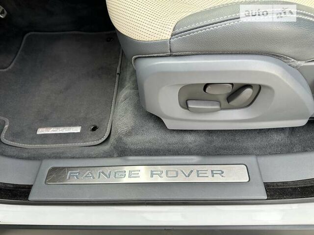 Белый Ленд Ровер Рендж Ровер Эвок, объемом двигателя 2.2 л и пробегом 40 тыс. км за 22500 $, фото 71 на Automoto.ua