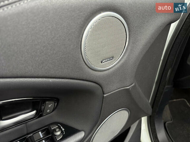 Ленд Ровер Рендж Ровер Эвок 2017 в Киеве на Automoto.ua Белый Ленд Ровер Рендж Ровер Эвок, объемом двигателя 2 л и пробегом 110 тыс. км за 29999 $, фото 22 на Automoto.ua